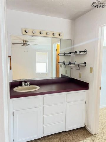 505 N YOSEMITE STREET, Iowa Park, TX 76367