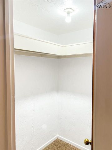 505 N YOSEMITE STREET, Iowa Park, TX 76367