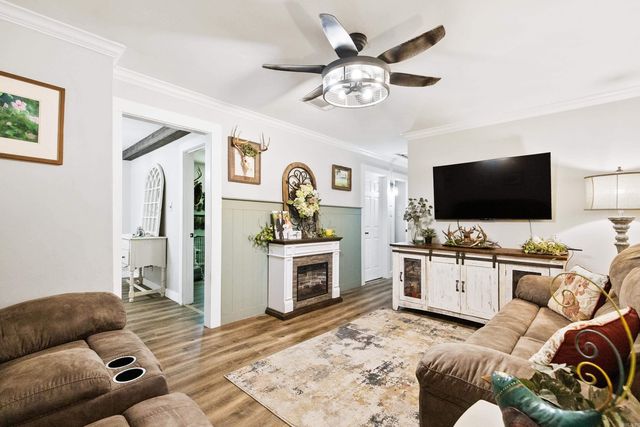 2832 Lakeside Drive, Benton, AR 72019