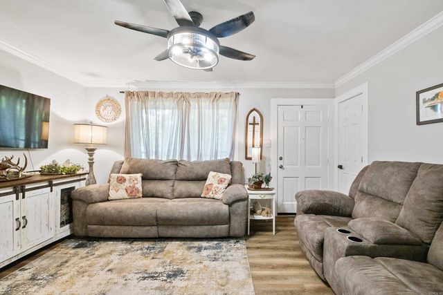 2832 Lakeside Drive, Benton, AR 72019