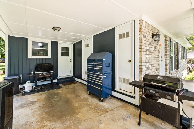 2832 Lakeside Drive, Benton, AR 72019