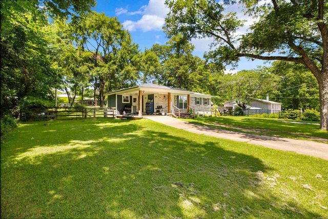 2832 Lakeside Drive, Benton, AR 72019