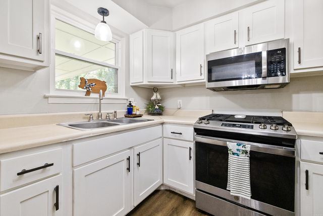 2832 Lakeside Drive, Benton, AR 72019