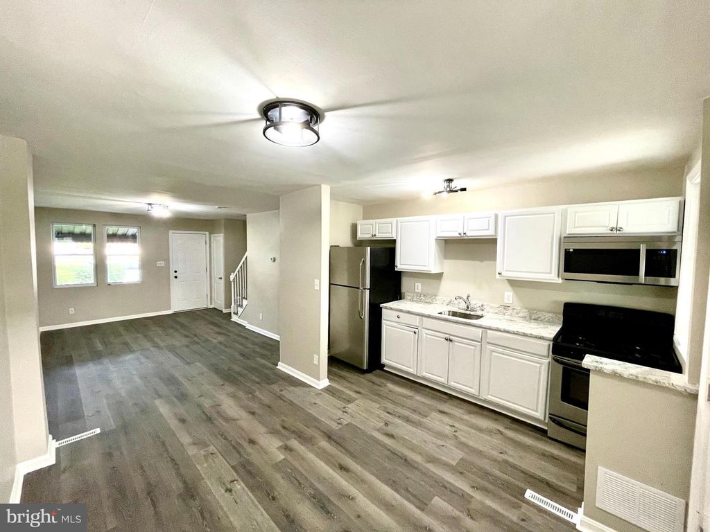 906 WHITMORE AVE, Baltimore, MD 21216