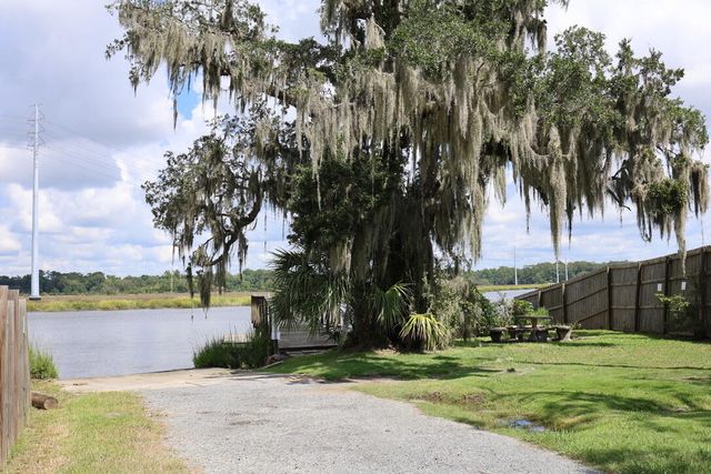 2321 Chairmaker Court, Charleston, SC 29414