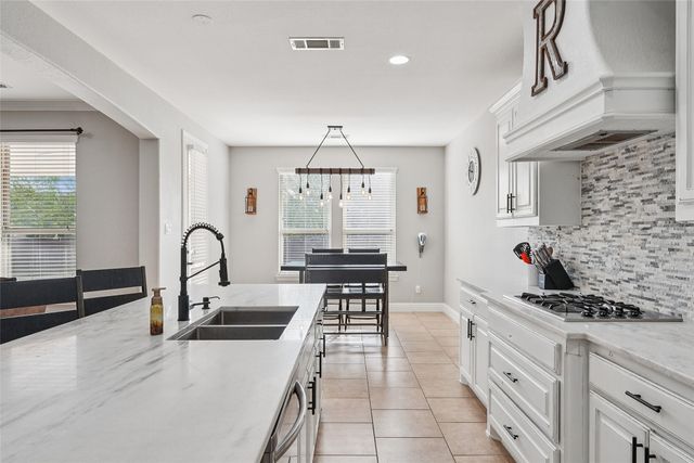 235 Williamsburg Lane, Ovilla, TX 75154
