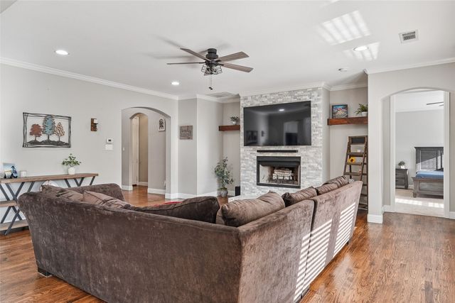 235 Williamsburg Lane, Ovilla, TX 75154