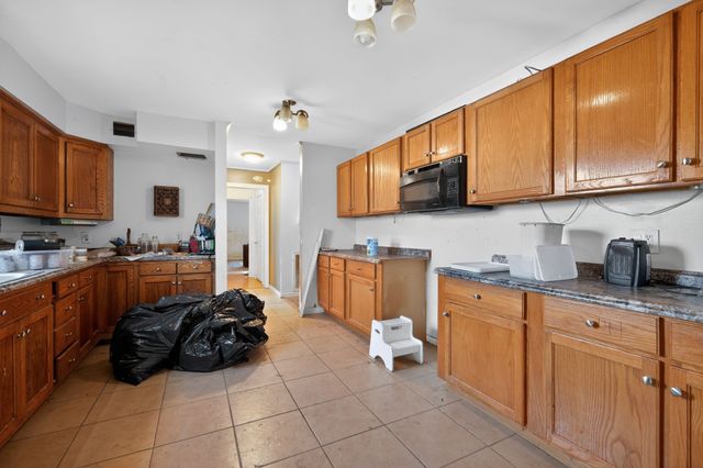 116 Pennsylvania Ave, White House, TN 37188