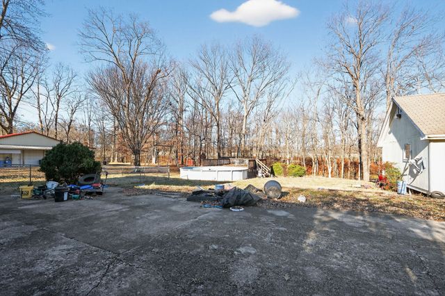 116 Pennsylvania Ave, White House, TN 37188