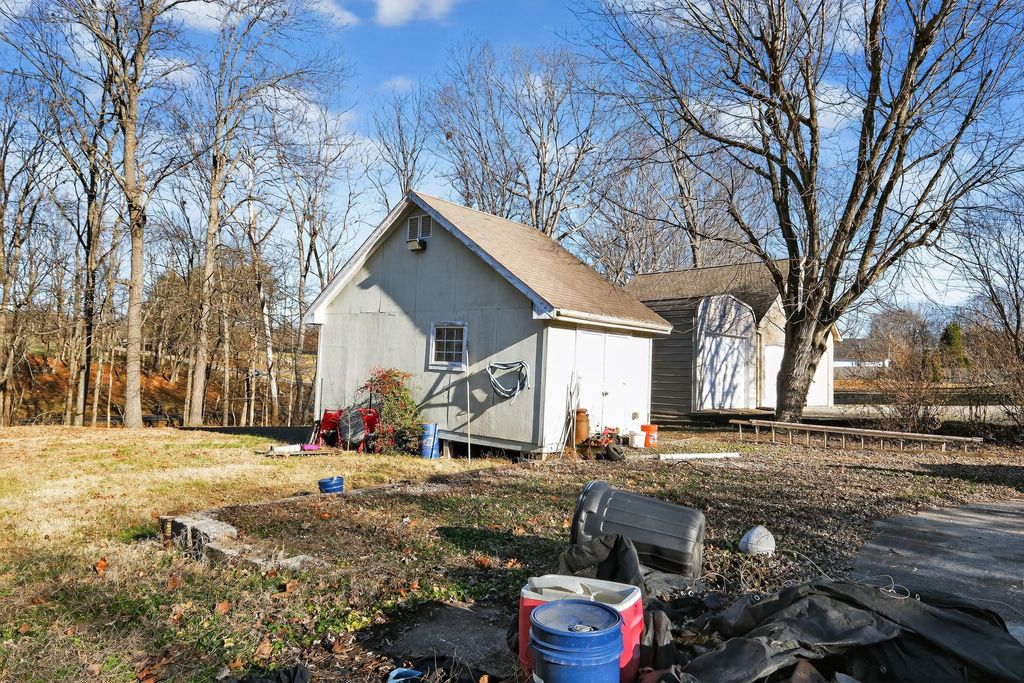 116 Pennsylvania Ave, White House, TN 37188