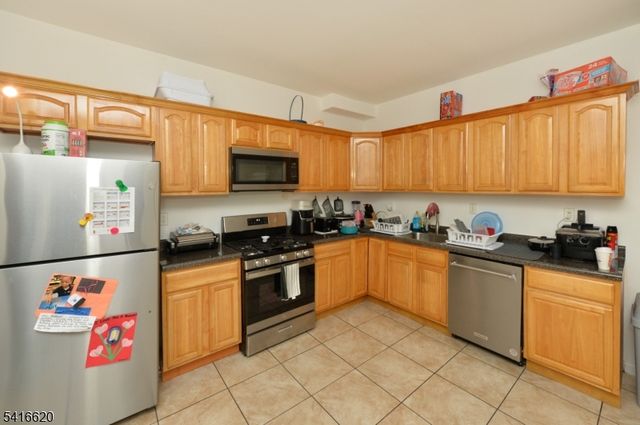 349 Osborne Ter, Newark City, NJ 07112