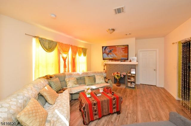 349 Osborne Ter, Newark City, NJ 07112