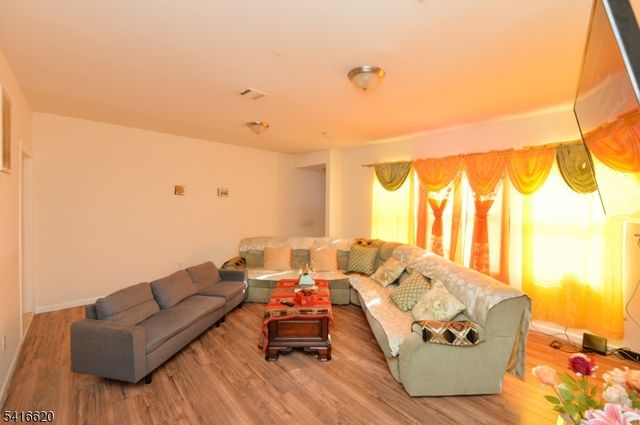 349 Osborne Ter, Newark City, NJ 07112