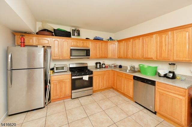 349 Osborne Ter, Newark City, NJ 07112