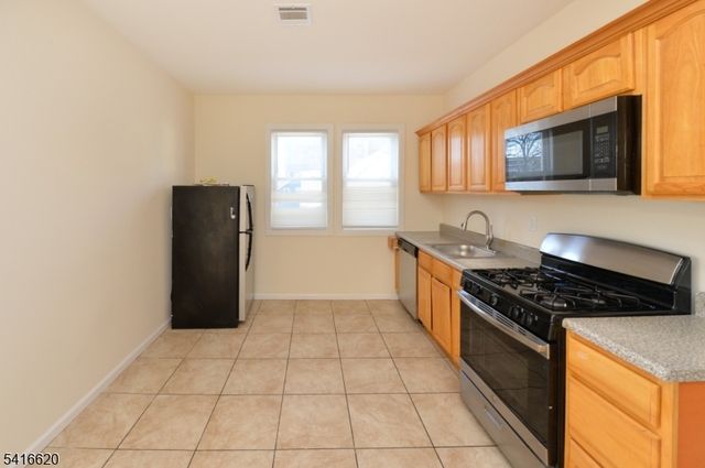 349 Osborne Ter, Newark City, NJ 07112