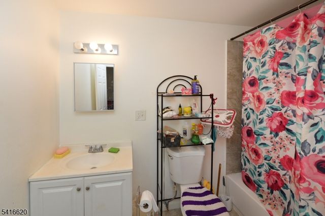 349 Osborne Ter, Newark City, NJ 07112