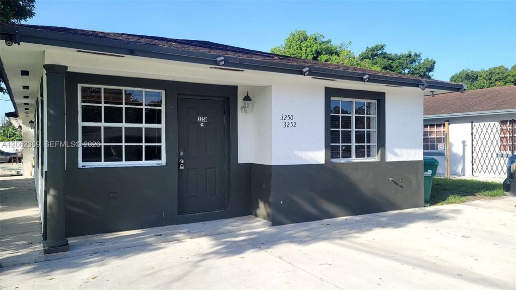 3250 NW 94 ST 0, Miami, FL 33147