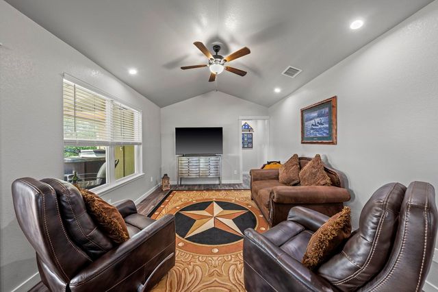 340 Connie Lane, Ingram, TX 78025