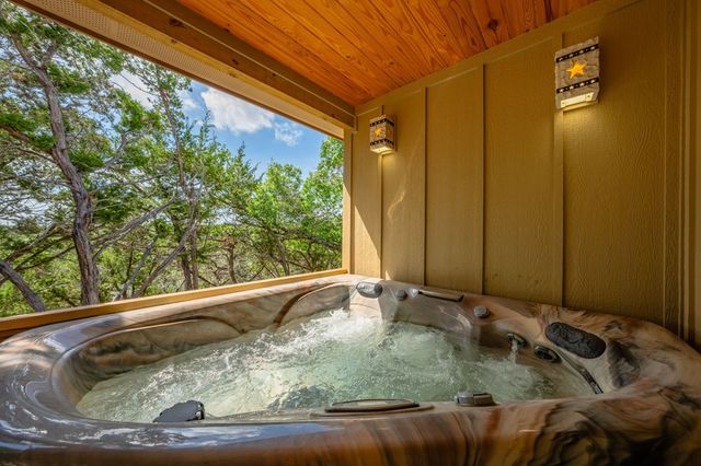 340 Connie Lane, Ingram, TX 78025
