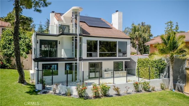 4520 Park Cordero, Calabasas, CA 91302