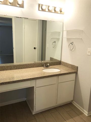 2120 El Paseo Street 808, Houston, TX 77054