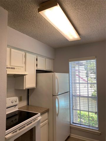 2120 El Paseo Street 808, Houston, TX 77054