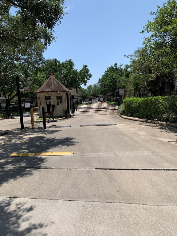 2120 El Paseo Street 808, Houston, TX 77054