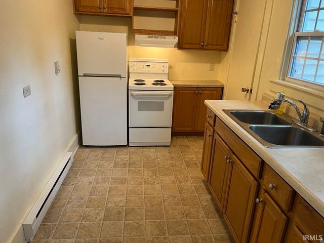 905 S 16th Street, Goshen, IN 46526