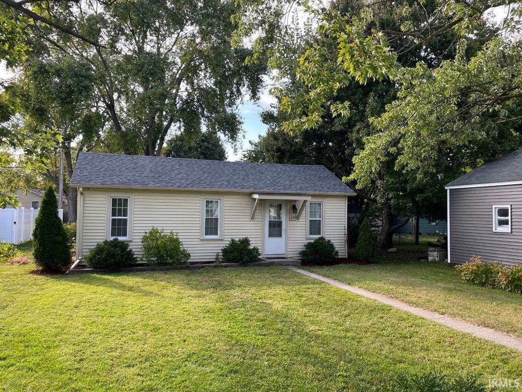 905 S 16th Street, Goshen, IN 46526