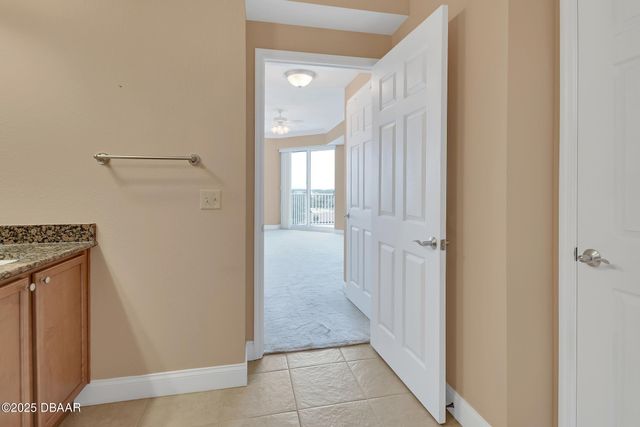 2801 S Ridgewood Ave Unit 806, South Daytona, FL 32119