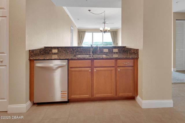 2801 S Ridgewood Ave Unit 806, South Daytona, FL 32119