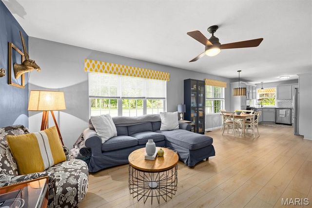 327 Glen Carbon Road, Glen Carbon, IL 62034