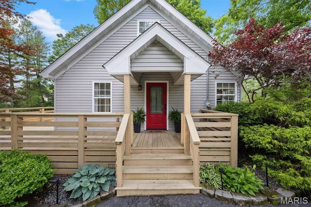 327 Glen Carbon Road, Glen Carbon, IL 62034