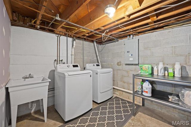 327 Glen Carbon Road, Glen Carbon, IL 62034