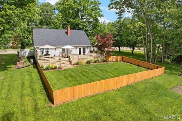 327 Glen Carbon Road, Glen Carbon, IL 62034