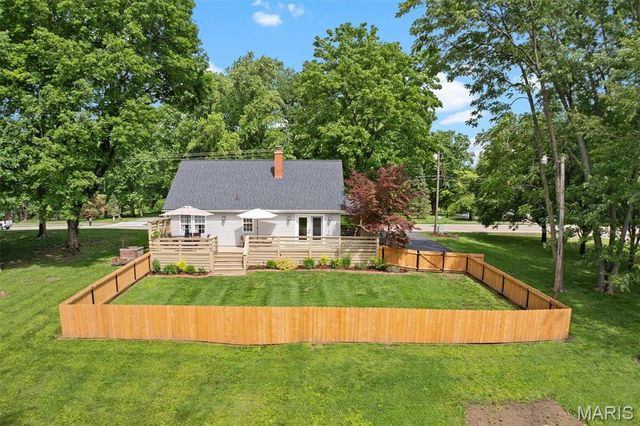 327 Glen Carbon Road, Glen Carbon, IL 62034