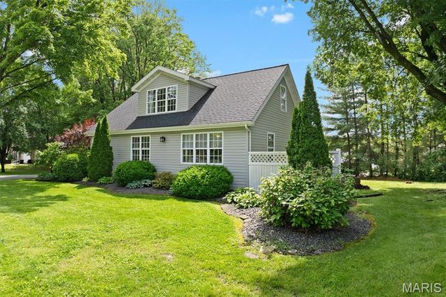 327 Glen Carbon Road, Glen Carbon, IL 62034