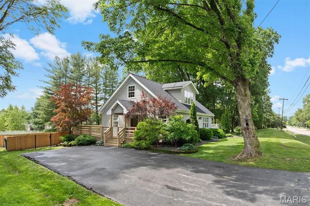 327 Glen Carbon Road, Glen Carbon, IL 62034