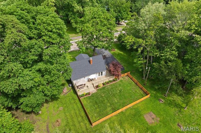 327 Glen Carbon Road, Glen Carbon, IL 62034
