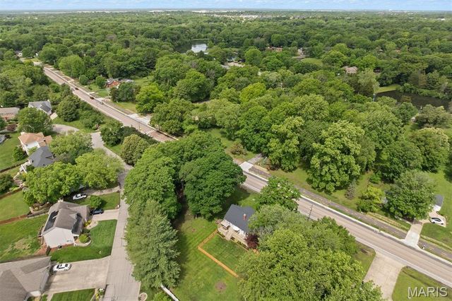 327 Glen Carbon Road, Glen Carbon, IL 62034