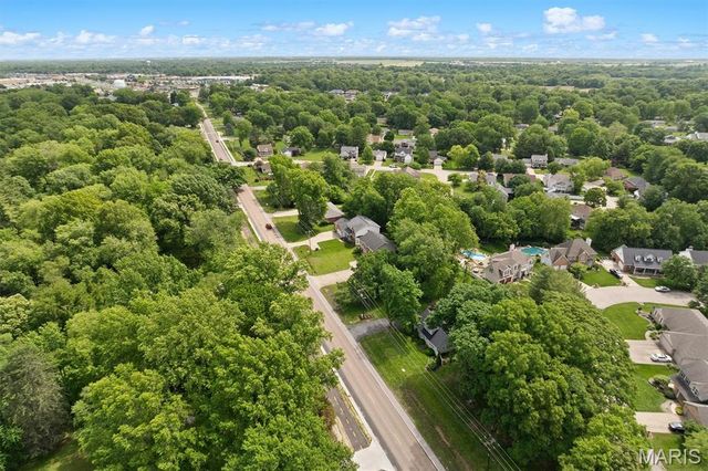 327 Glen Carbon Road, Glen Carbon, IL 62034
