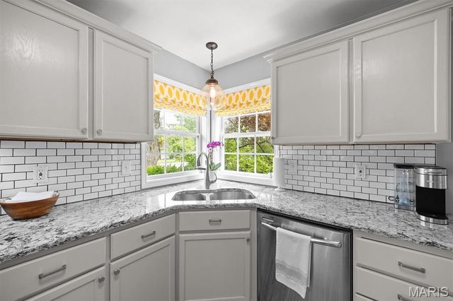 327 Glen Carbon Road, Glen Carbon, IL 62034