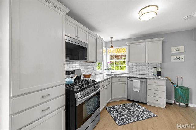 327 Glen Carbon Road, Glen Carbon, IL 62034