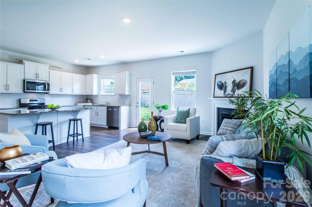 917 Newport Court, Asheville, NC 28806