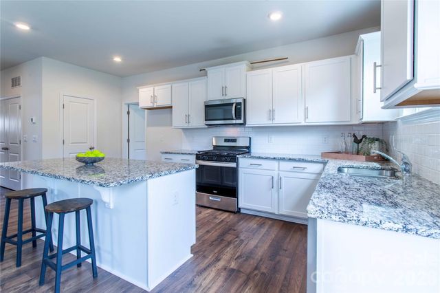917 Newport Court, Asheville, NC 28806