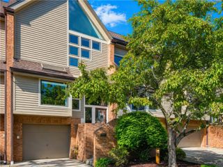 1427 Towne Square Dr, Mccandless, PA 15101