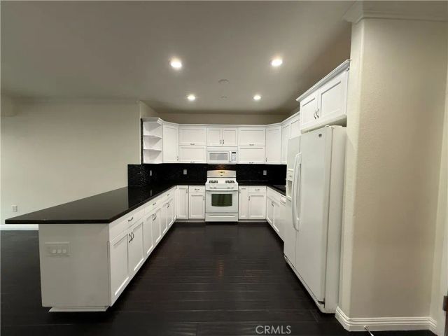 332 S Virgil 201, Los Angeles, CA 90020