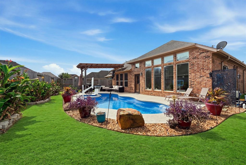 1413 Silver Rings Court, Pearland, TX 77581