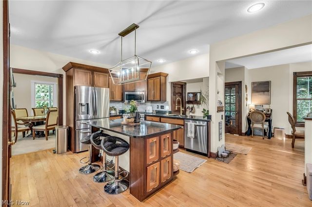 8851 Spring Valley Drive, Broadview Heights, OH 44147