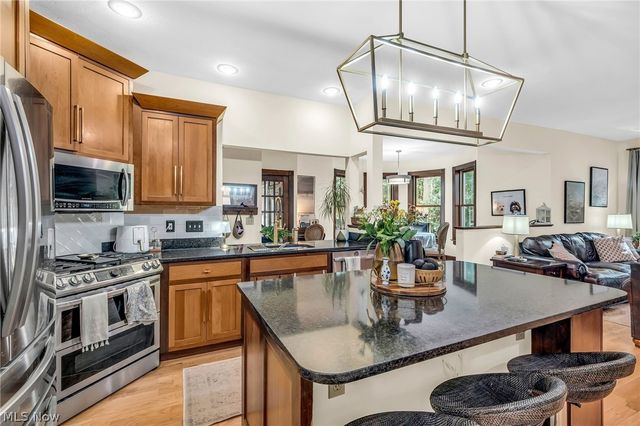8851 Spring Valley Drive, Broadview Heights, OH 44147